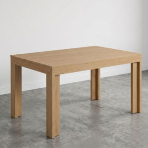 Mesa de comedor rectangular modelo 102 fabricada en madera de guatambú maciza con acabado natural, diseño minimalista y robusto para interiores modernos.