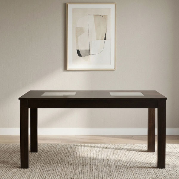 Mesa de comedor extensible de madera en color lustrado oscuro, de 160 a 200 cm, ubicada en un ambiente decorado de tonos neutros.
