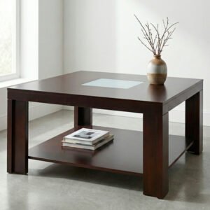 Mesa de centro cuadrada de madera oscura con inserto de vidrio central y estante inferior en un living moderno con piso de cemento.