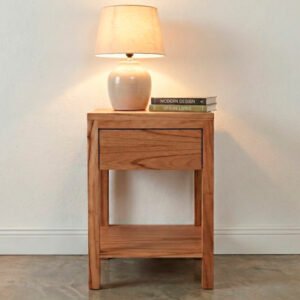 Mesa de luz de madera con cajón superior y estante bajo, diseño moderno y funcional para dormitorio.