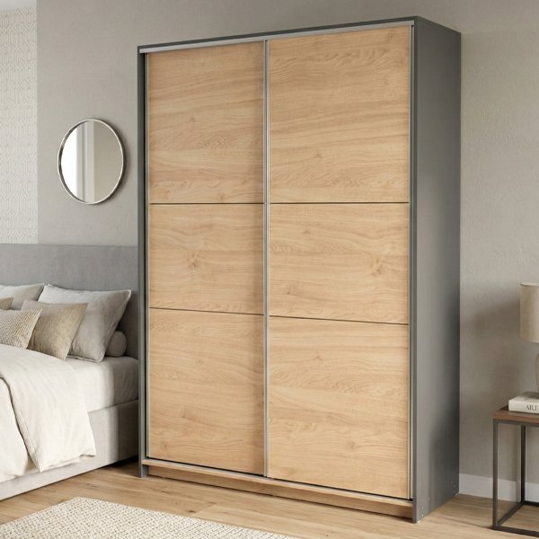 Placard de 1.90 metros con dos puertas corredizas en acabado madera clara y estructura gris grafito, ambientado en un dormitorio moderno con decoración en tonos beige y madera