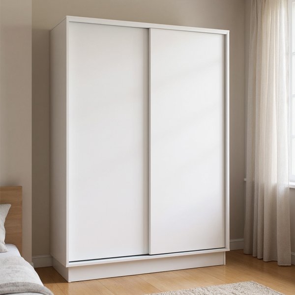 Placard moderno de melamina blanca de 1,35 metros de ancho con dos puertas corredizas, ubicado en un dormitorio con piso de madera y decoración nórdica.