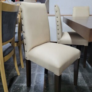 Silla Fenice con tachas