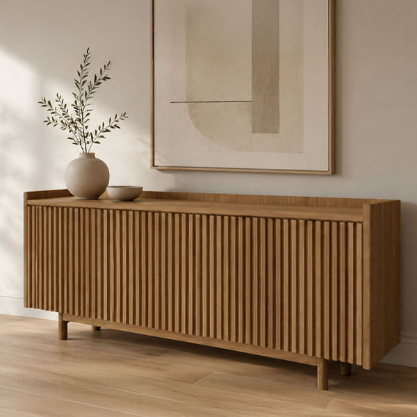 Vajillero Ravena de madera con diseño texturado vertical, patas en madera natural y sistema push, sobre fondo blanco con medidas técnicas.